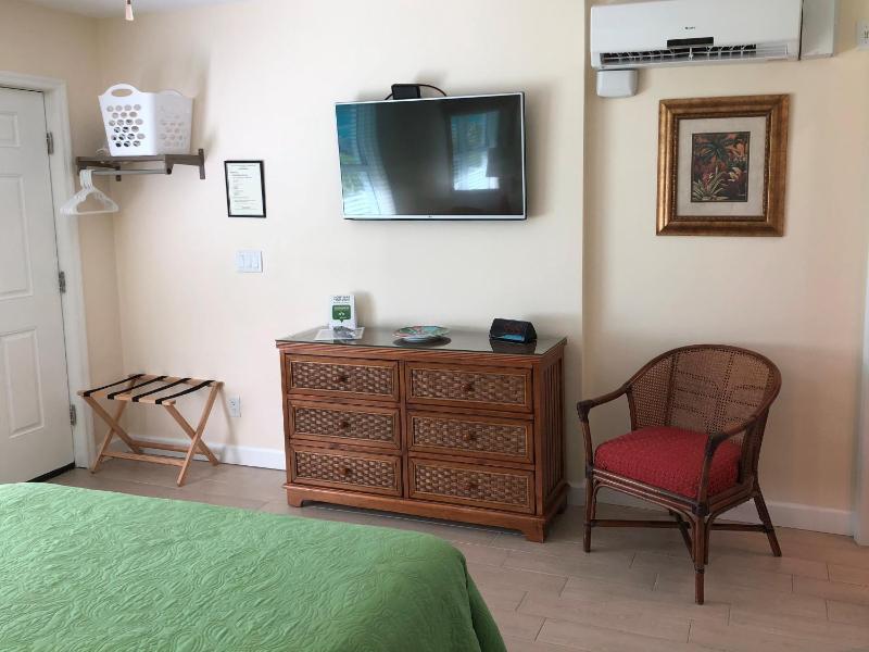 Standard Double Room - Yard Facing image 3