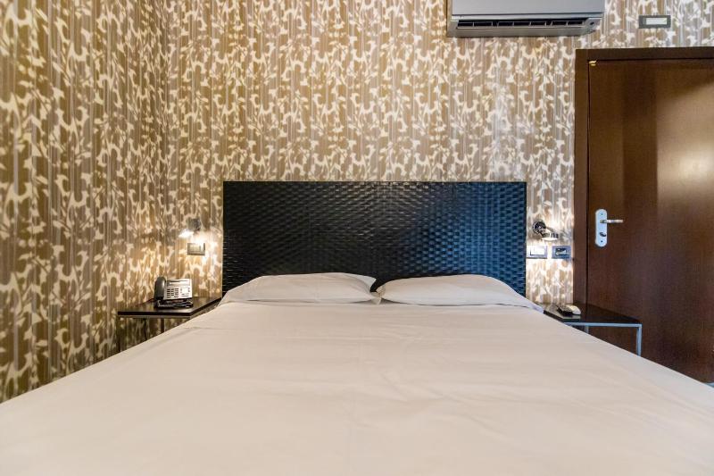 Standard Double Room image 1