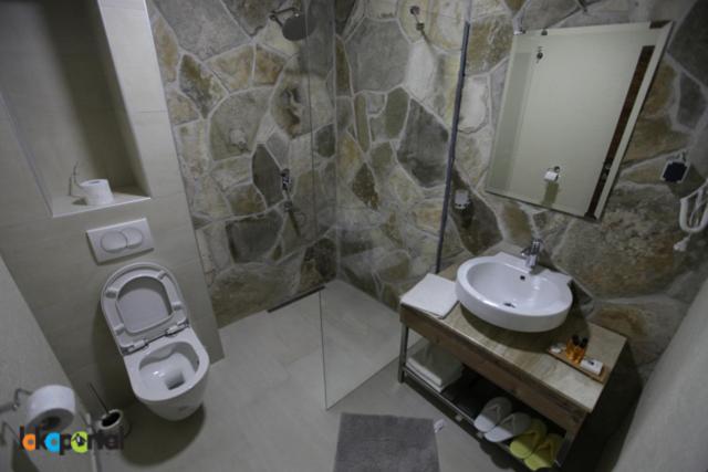 Deluxe Double Room with Extra Bed image 2