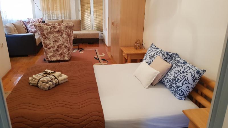 Quadruple Room with Private Bathroom image 2