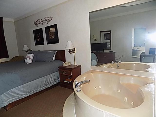 King Room with Spa Bath image 4
