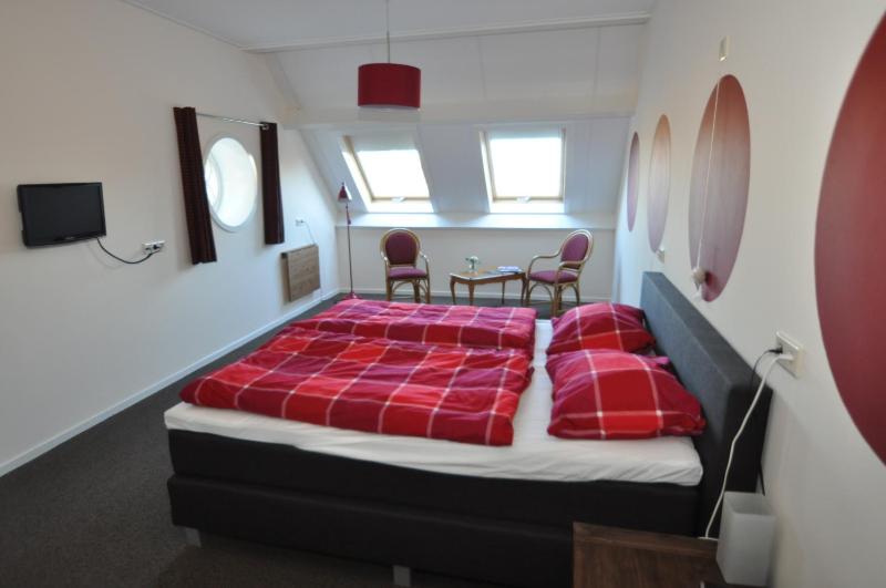 Standard Double Room image 4