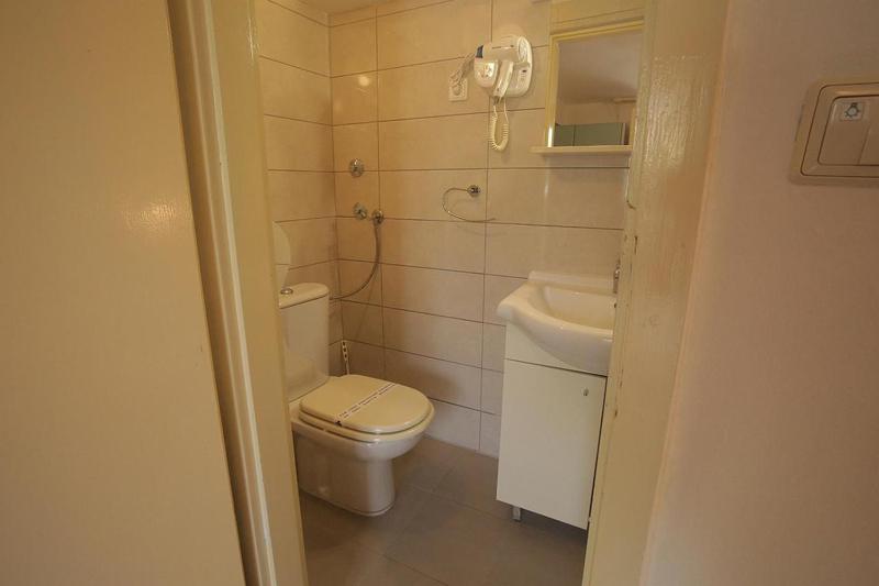 Single Room image 3