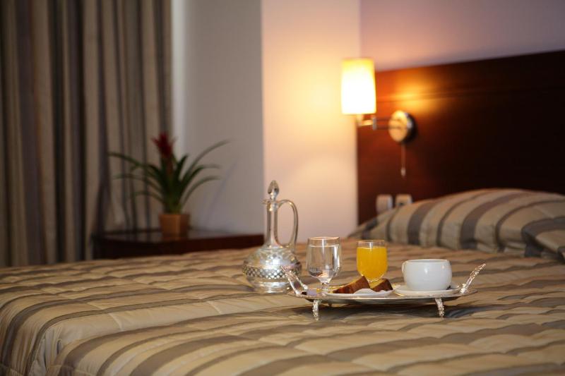Standard King or Twin Room image 3
