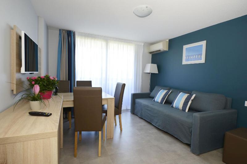 One-Bedroom Apartment image 4