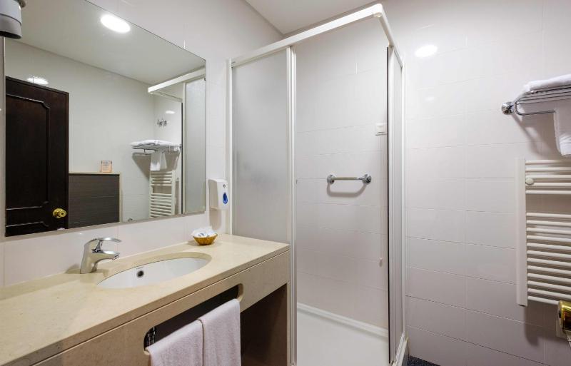 Single Room image 2