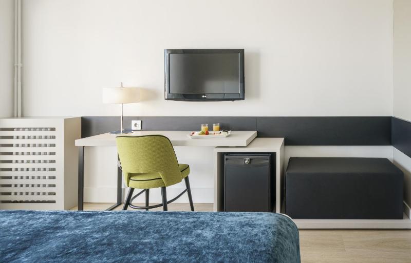 Double Room with Extra Bed (3 Adults) image 2