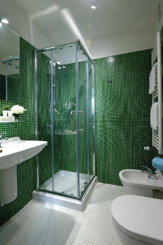 Double Room image 2