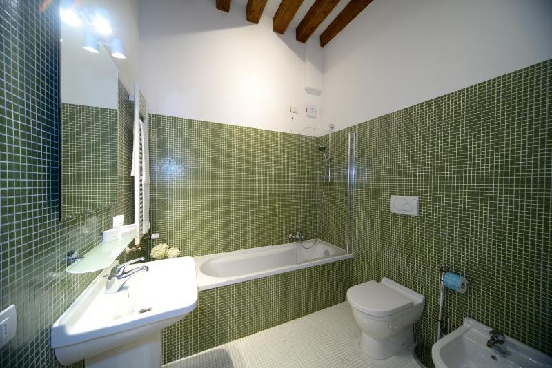 One-Bedroom Apartment image 2