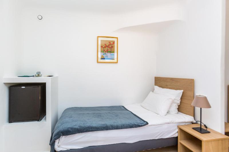 Standard Twin Room image 3