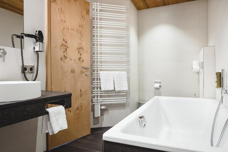 Suite with Balcony image 3