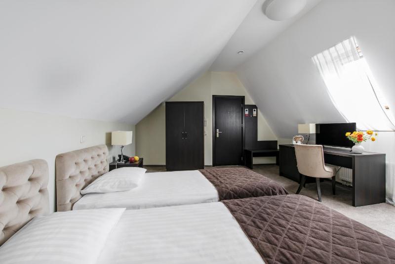 Twin Room image 2