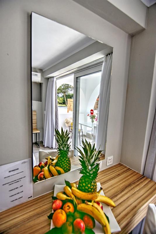 Double Room With Private Pool (Swim Up) image 2