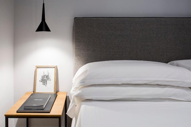 Double Room image 4