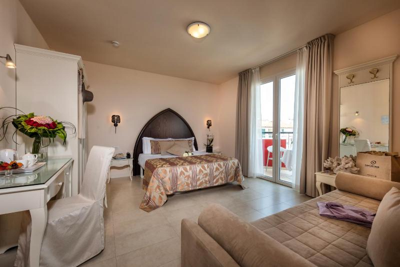 Suite with Partial Sea View image 3