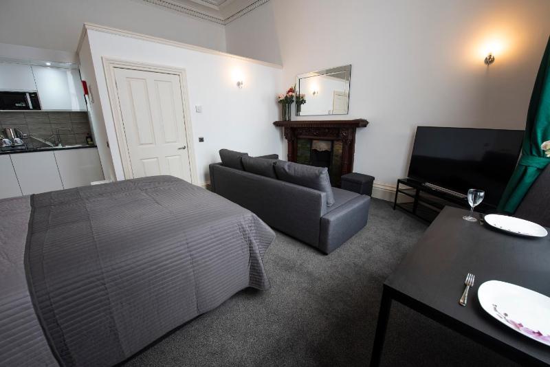 Luxury Suite image 2