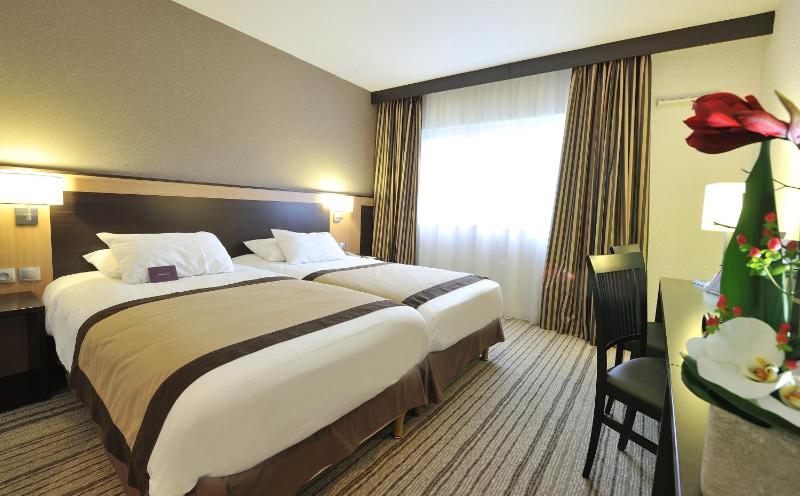 Standard Twin Room image 1