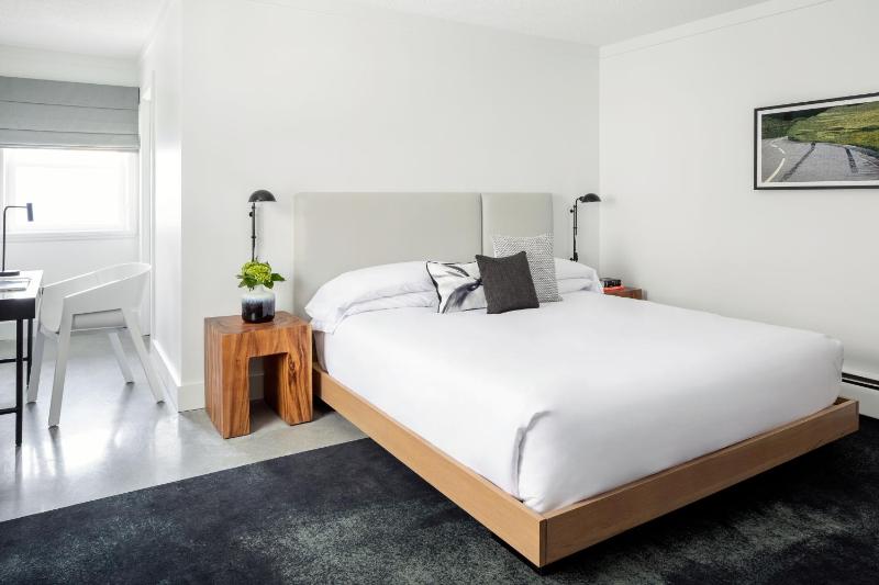 King Room image 3