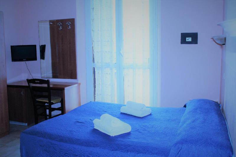 Single Room image 4