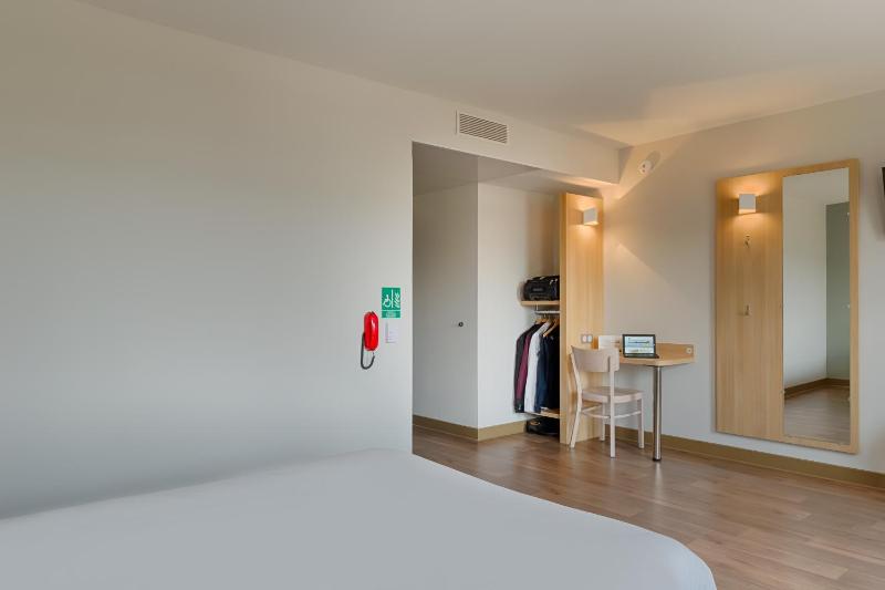 Quadruple Room - Disability Access image 3