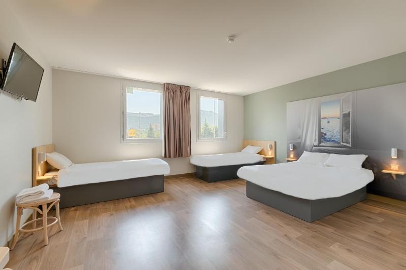 Quadruple Room image 2