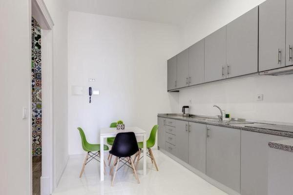 One-Bedroom Apartment image 2