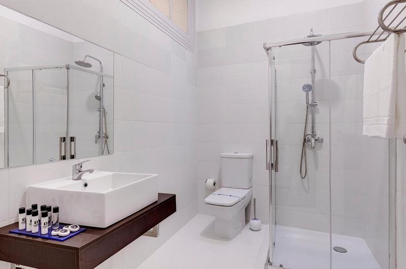 One-Bedroom Apartment image 3