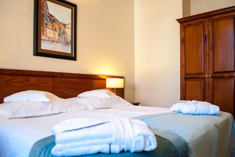 Superior Double or Twin Room image 3
