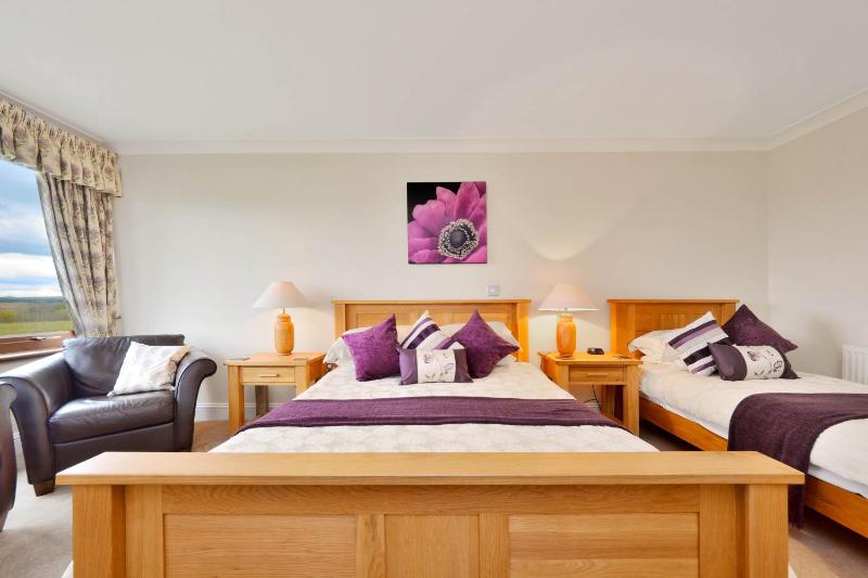 Deluxe Triple Room (Ensuite) image 2