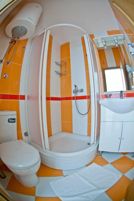 Studio (3 Adults) image 4