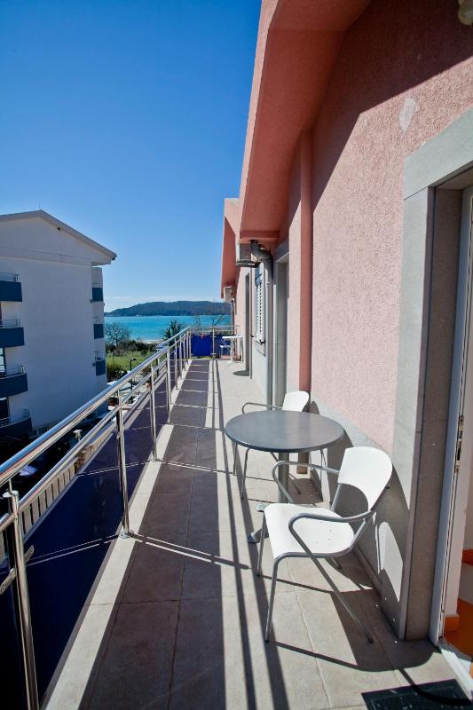 Studio (3 Adults) image 3