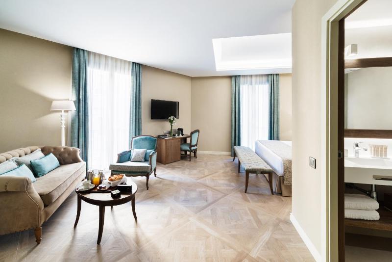Superior Design Triple Room image 4