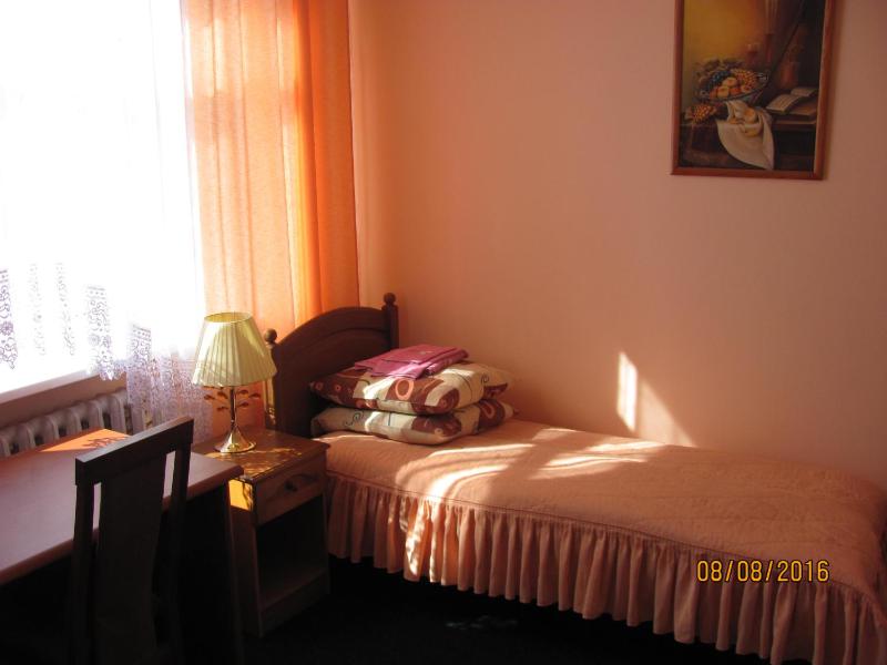 Standard Twin Room image 2