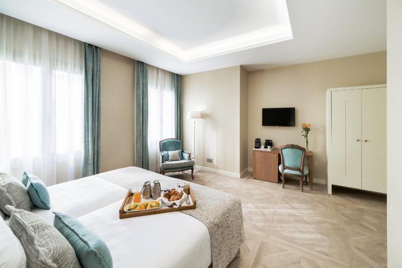 Executive Plus image 3