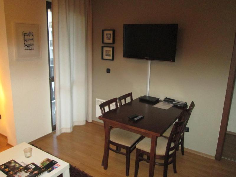 One-Bedroom Apartment image 2