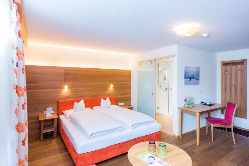 Superior Double Room image 4