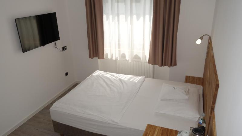 Comfort Queen Room image 2