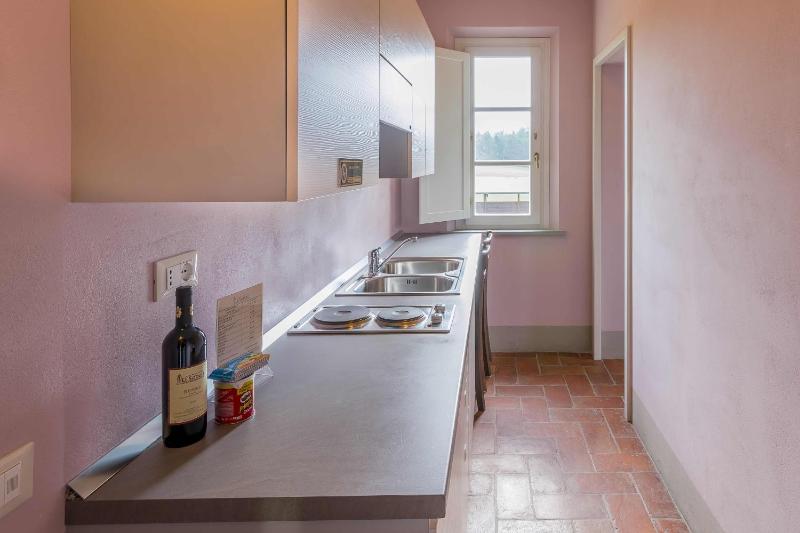 Studio Apartment image 4