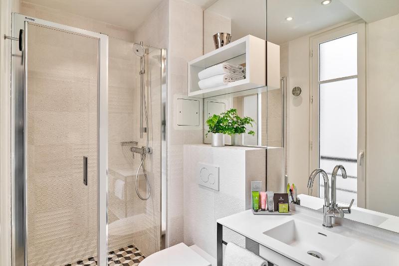 Superior Double Room image 3