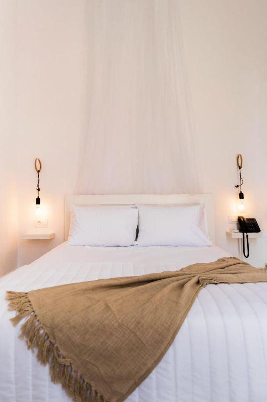 Double Room with Private Bathroom and Balcony image 2