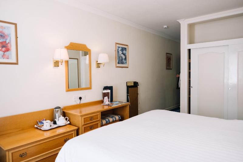 Standard Double Room image 3