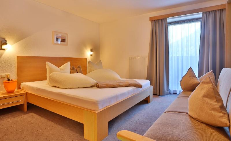 One-Bedroom Apartment image 3