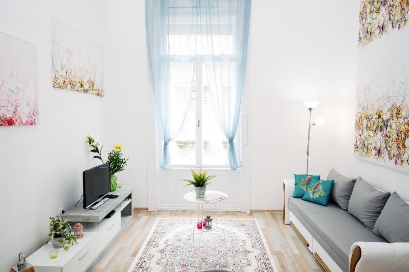 One-Bedroom Apartment image 4