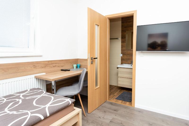 Standard Twin Room image 3
