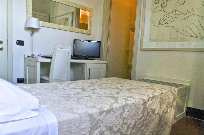 Classic Single Room with View image 1