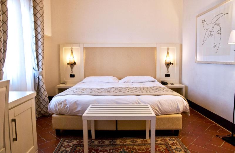 Standard Double Room with View image 4
