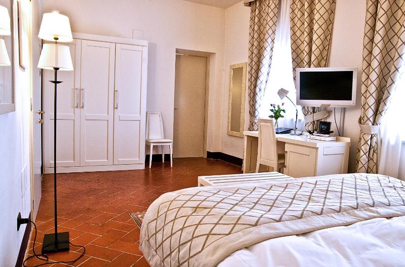 Standard Double Room with View image 3
