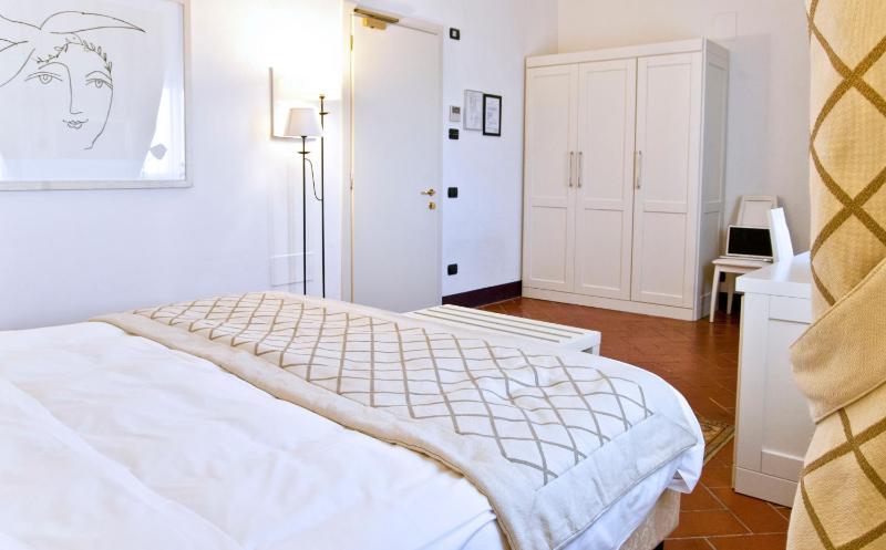 Standard Double Room with View image 2