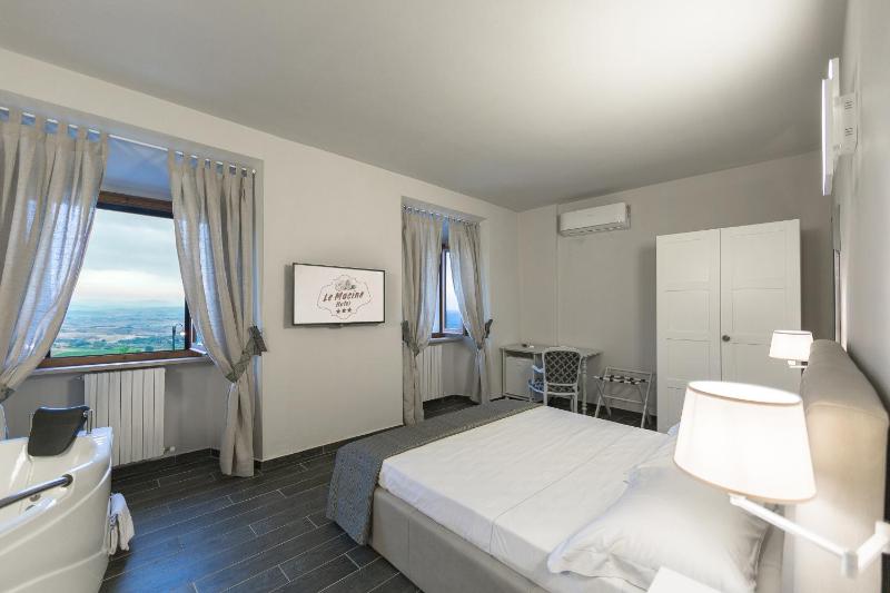 Deluxe Double Room with Bath image 3