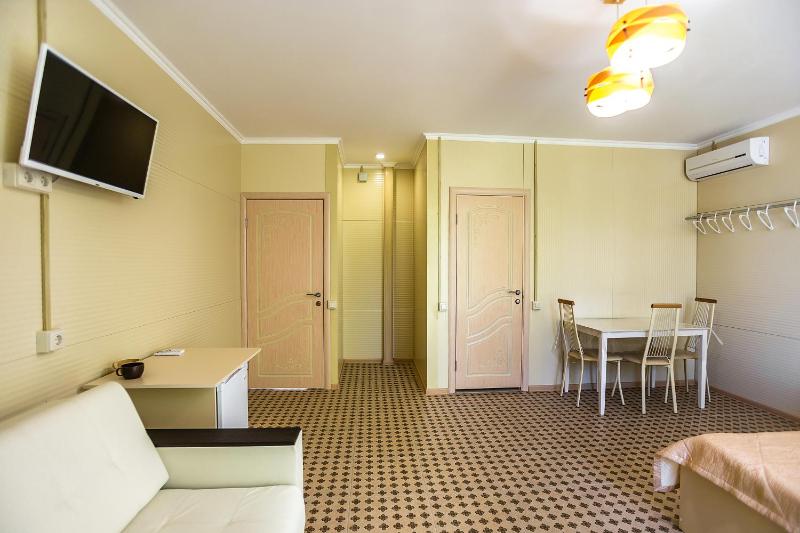 Luxury Triple Room image 2